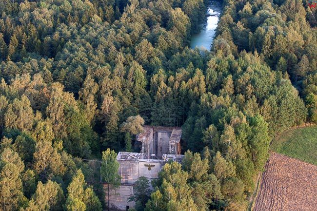 Lesniewo Gorne, ruiny sluzy Kanalu Mazurskiego. EU, PL, Warm-Maz. Lotnicze.